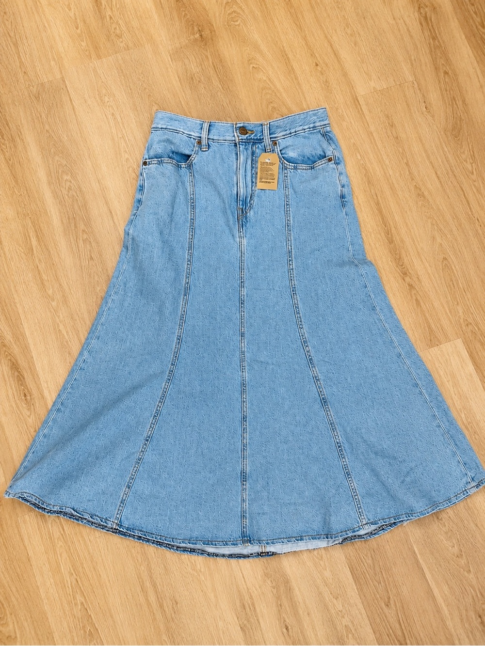 Levi's Fit and Flare Denim Skirt NWT - Picture 4 of 5